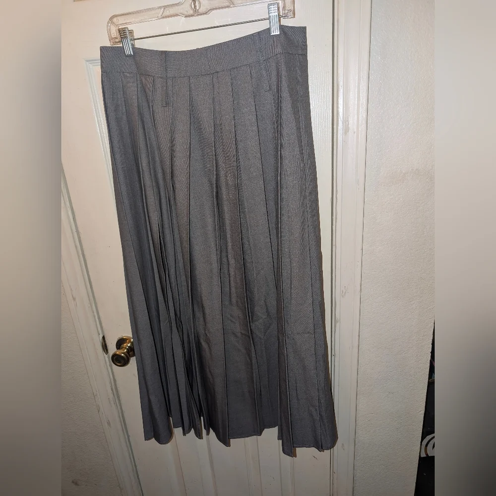 Commense Women's Gray Mid Waist Pleated Maxi Skirt (New w/Tags!) - Picture 3 of 4
